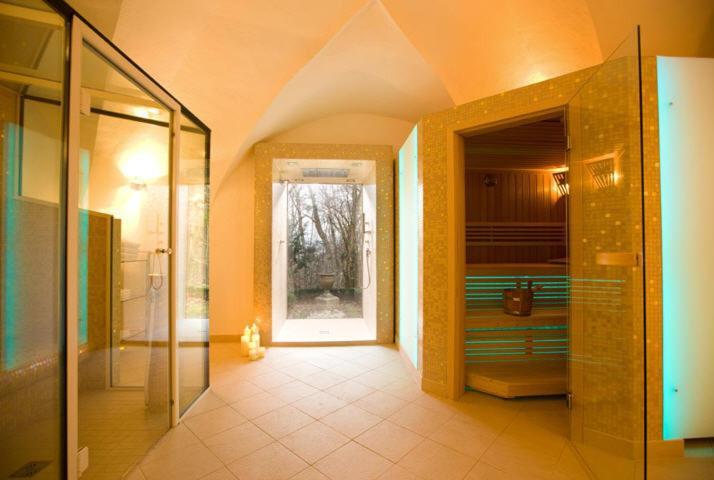 Schlosshotel Obermayerhofen Sebersdorf ภายนอก รูปภาพ