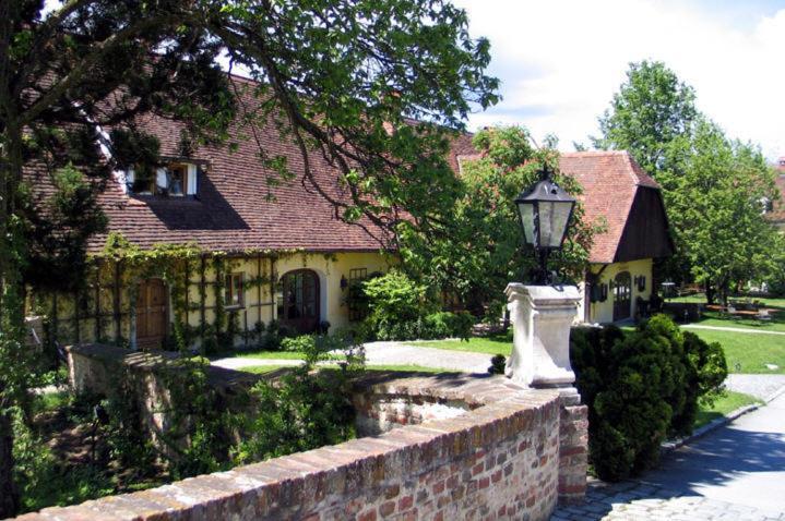 Schlosshotel Obermayerhofen Sebersdorf ภายนอก รูปภาพ