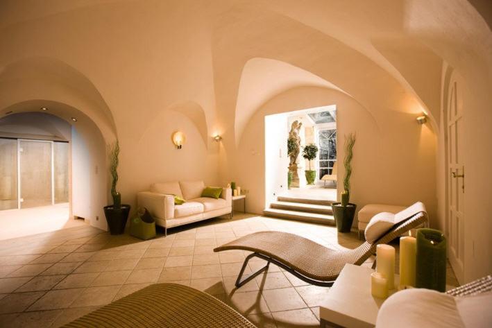 Schlosshotel Obermayerhofen Sebersdorf ภายนอก รูปภาพ