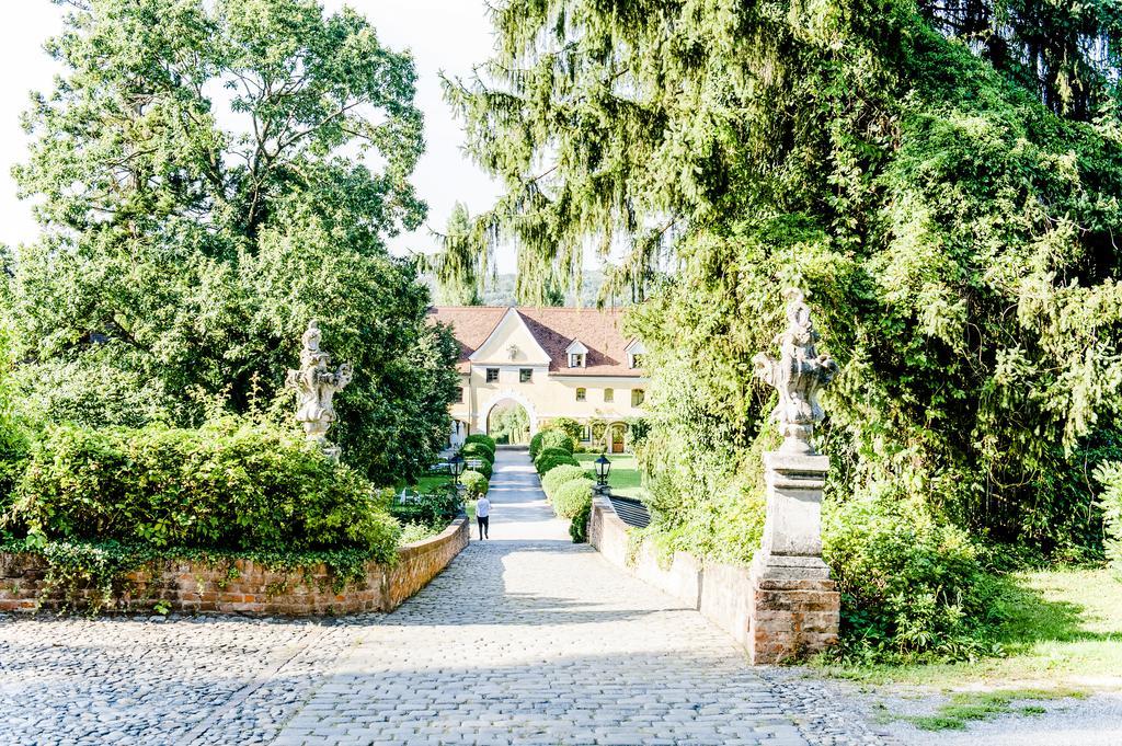 Schlosshotel Obermayerhofen Sebersdorf ภายนอก รูปภาพ