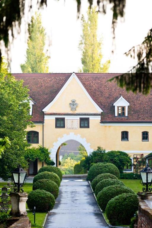 Schlosshotel Obermayerhofen Sebersdorf ภายนอก รูปภาพ